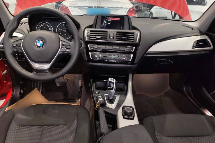 Used BMW 1 Series 2016 118i Leading Model Center Console