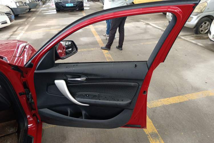 Used BMW 1 Series 2016 118i Leading Model Interior 5