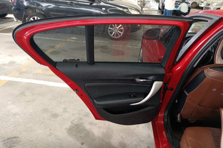 Used BMW 1 Series 2016 118i Leading Model Interior 8