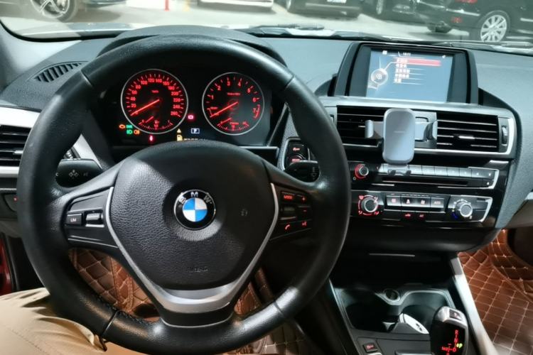 Used BMW 1 Series 2016 118i Leading Model Center Console