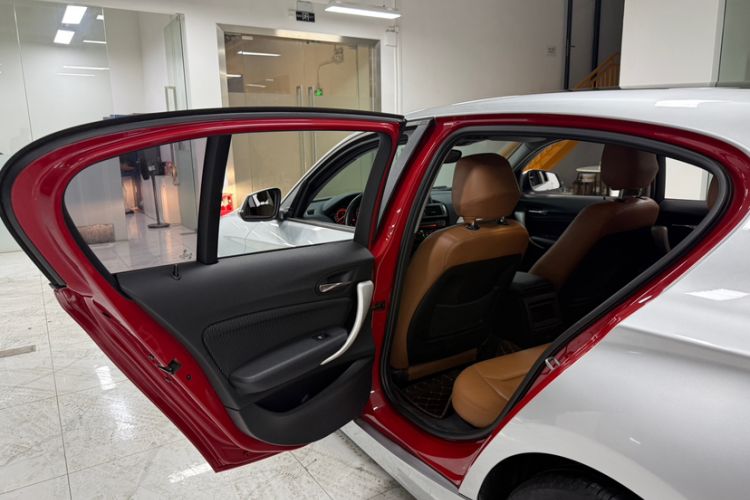 Used BMW 1 Series 2016 118i Leading Model Interior 4