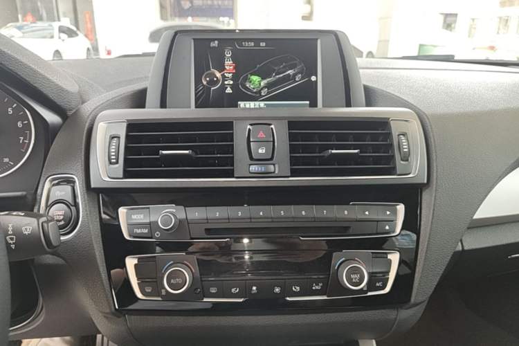 Used BMW 1 Series 2016 120i Leading Model Audio And AC Panel