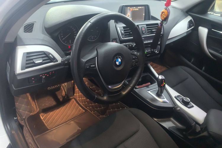 Used BMW 1 Series 2016 118i Leading Model Center Console