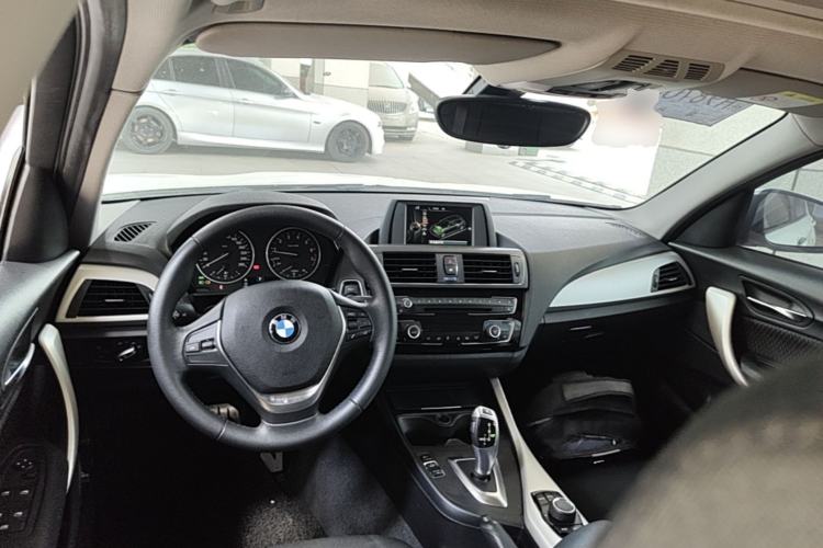 Used BMW 1 Series 2016 120i Leading Model Center Console