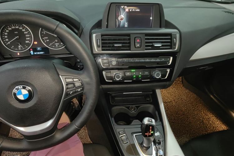 Used BMW 1 Series 2016 118i Leading Model Center Console