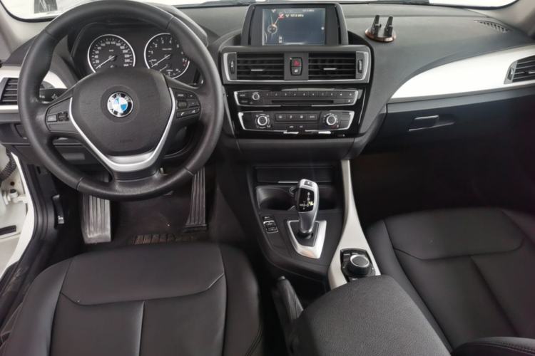 Used BMW 1 Series 2016 118i Leading Model Center Console