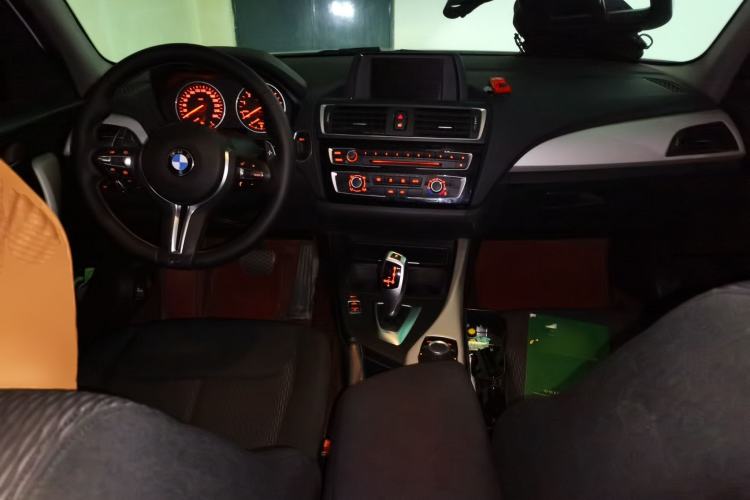 Used BMW 1 Series 2016 118i Leading Model Center Console