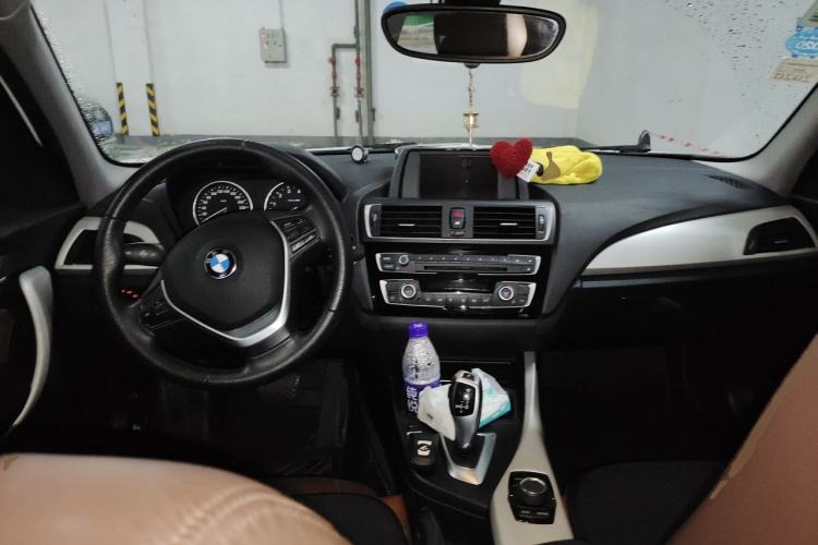Used BMW 1 Series 2016 120i Leading Model Center Console