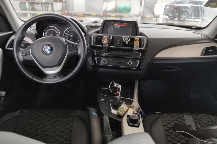Used BMW 1 Series 2016 118i Leading Model Center Console