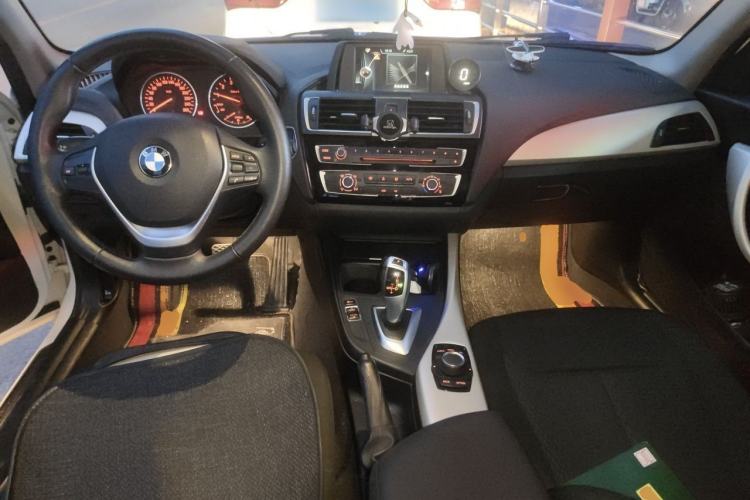 Used BMW 1 Series 2016 118i Leading Model Center Console