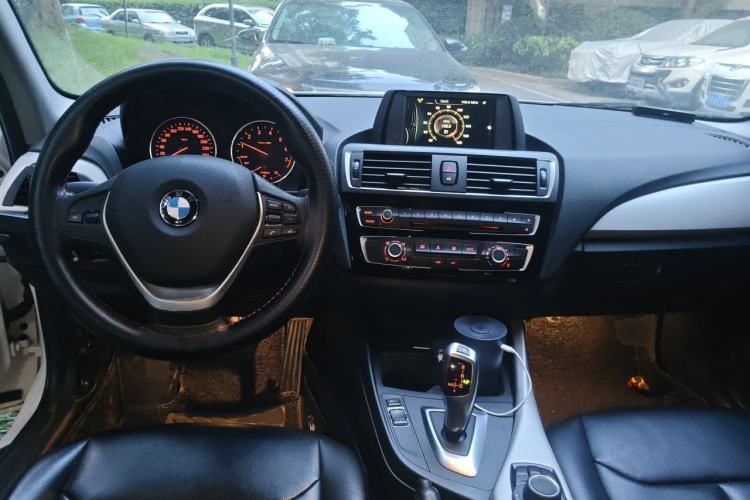 Used BMW 1 Series 2016 118i Leading Model Center Console
