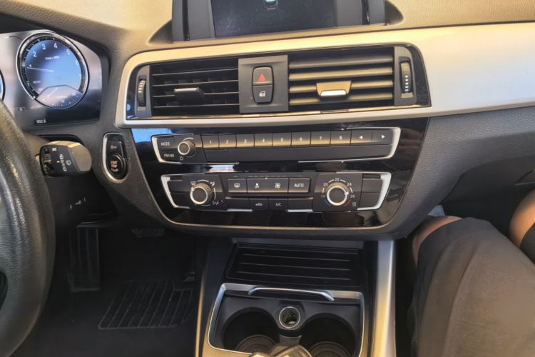 Used BMW 1 Series 2016 118i Leading Model Center Console