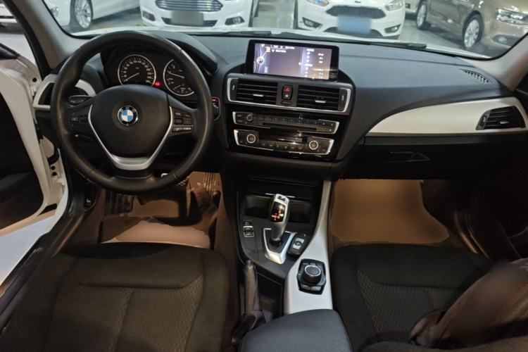 Used BMW 1 Series 2016 120i Leading Model Center Console
