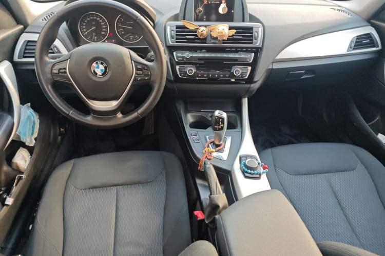 Used BMW 1 Series 2016 120i Leading Model Center Console