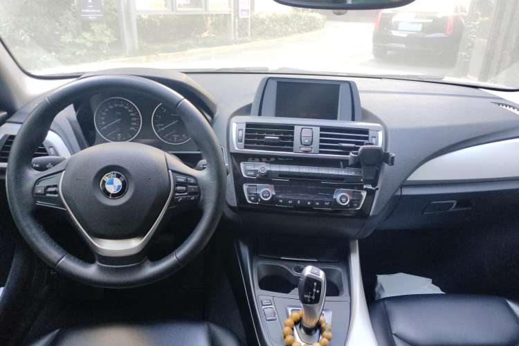 Used BMW 1 Series 2016 120i Leading Model Center Console