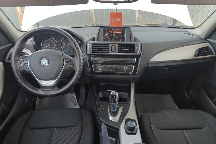 Used BMW 1 Series 2016 118i Leading Model Center Console