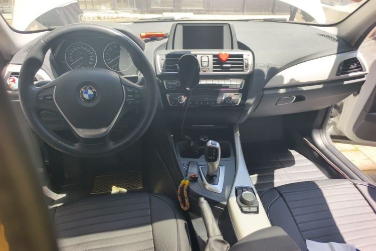 Used BMW 1 Series 2016 120i Leading Model Center Console