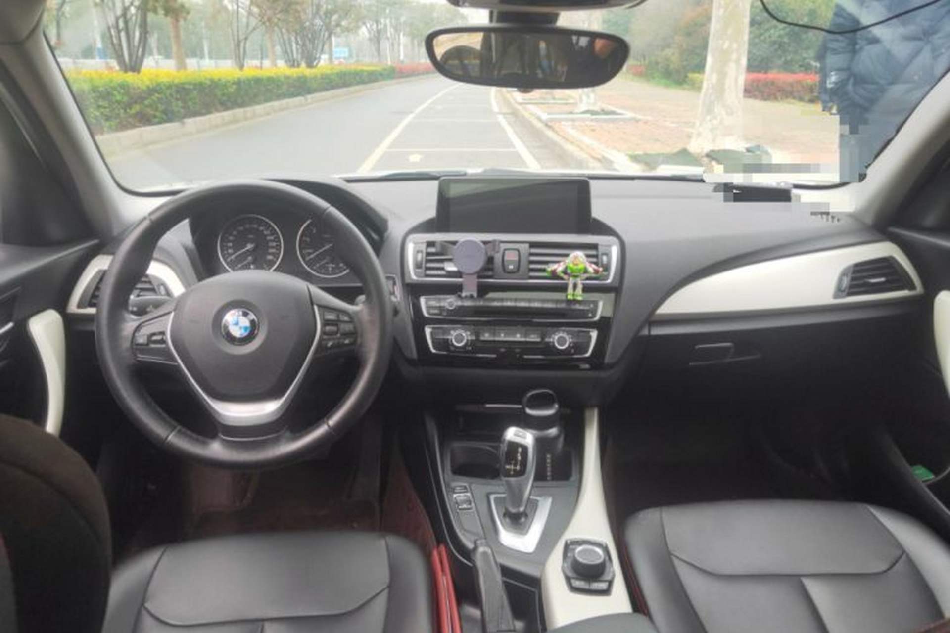 Used BMW 1 Series 2016 118i Leading Model Center Console