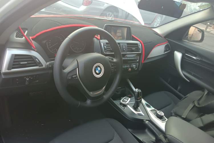 Used BMW 1 Series 2016 118i Leading Model Center Console