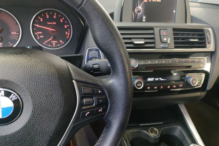Used BMW 1 Series 2016 120i Leading Model Center Console