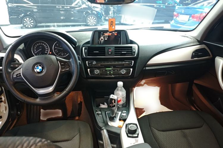 Used BMW 1 Series 2016 118i Leading Model Center Console