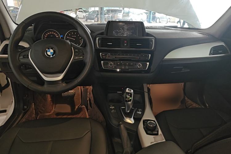 Used BMW 1 Series 2016 118i Leading Model Center Console