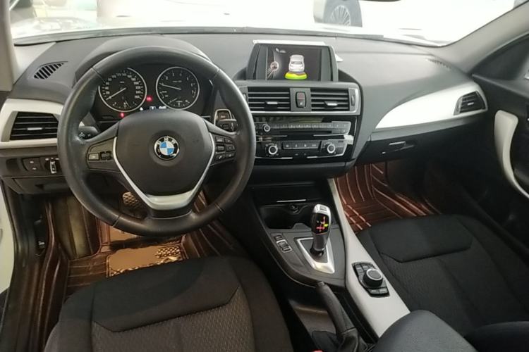 Used BMW 1 Series 2016 118i Leading Model Center Console