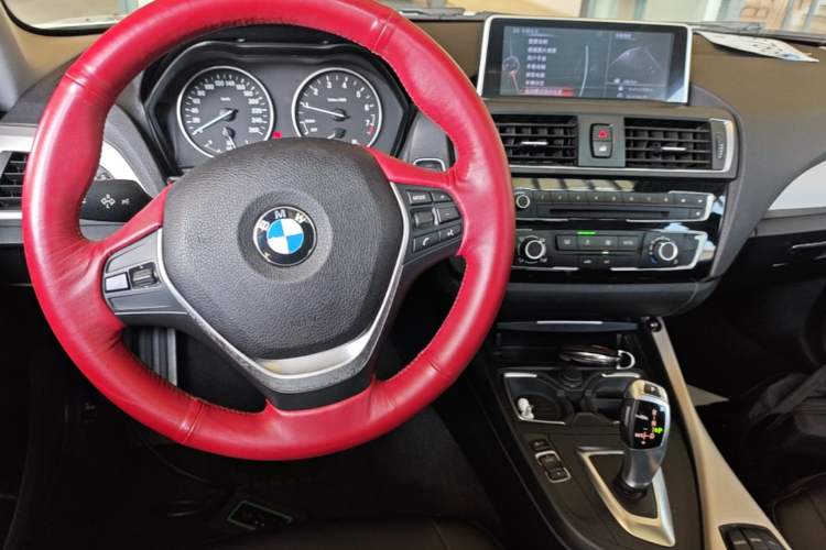 Used BMW 1 Series 2016 118i Leading Model Center Console