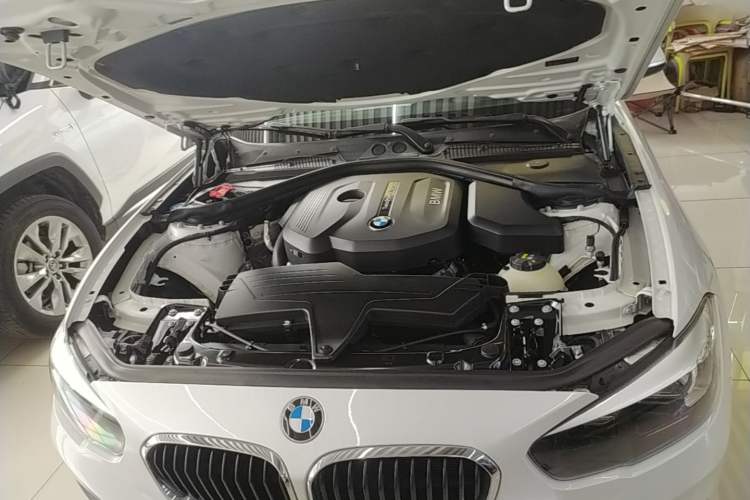 Used BMW 1 Series 2016 118i Leading Model Engine Bay