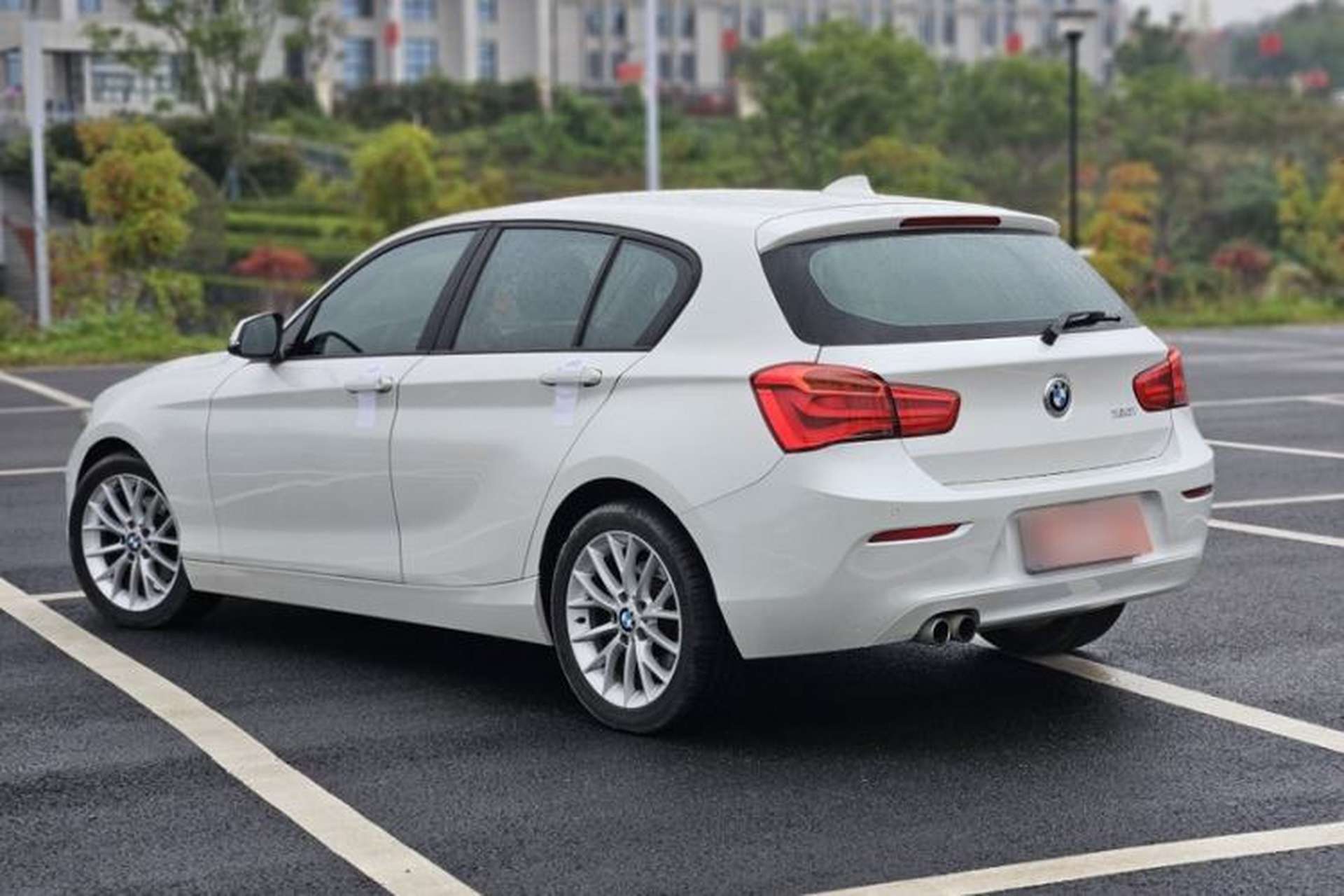 Used BMW 1 Series 2016 120i Leading Model Exterior 3
