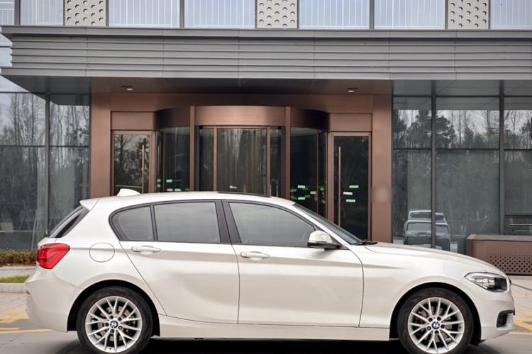 Used BMW 1 Series 2016 120i Leading Model Exterior 3