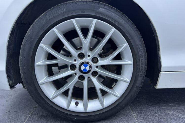 Used BMW 1 Series 2016 120i Leading Model Exterior 3