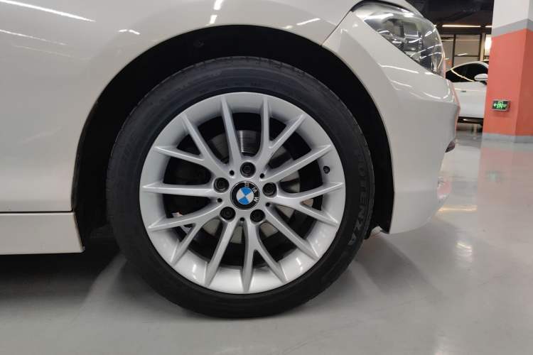 Used BMW 1 Series 2016 120i Leading Model Exterior 3