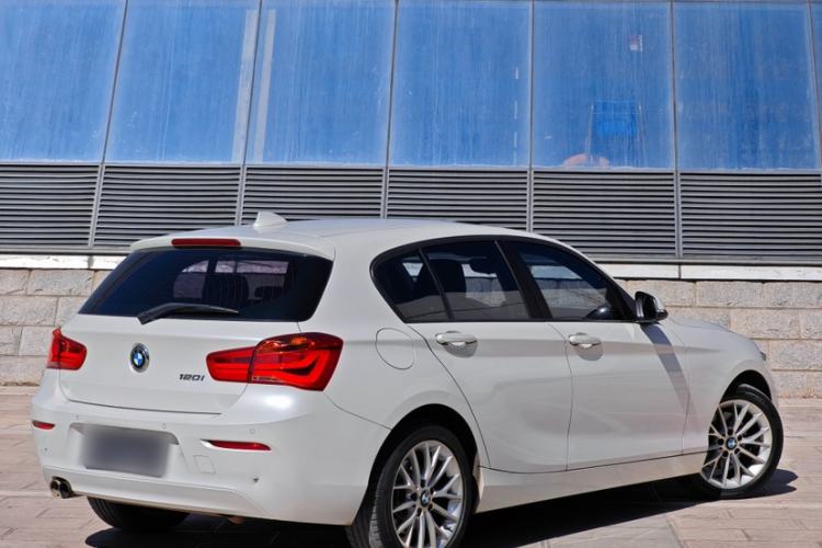 Used BMW 1 Series 2016 120i Leading Model Exterior 4