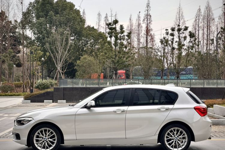 Used BMW 1 Series 2016 120i Leading Model Exterior 4