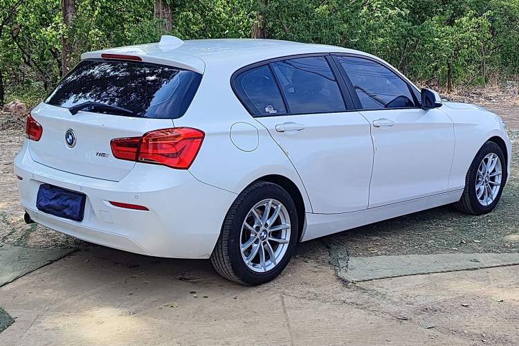 Used BMW 1 Series 2016 118i Leading Model Exterior 4