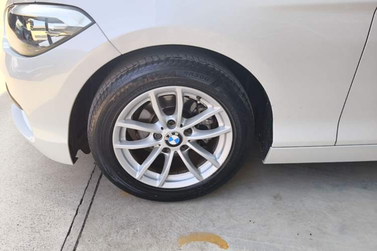 Used BMW 1 Series 2016 118i Leading Model Exterior 4