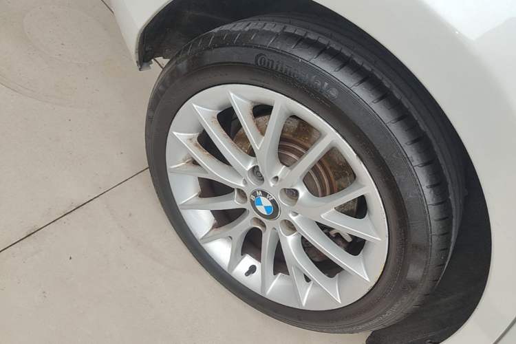 Used BMW 1 Series 2016 120i Leading Model Exterior 5