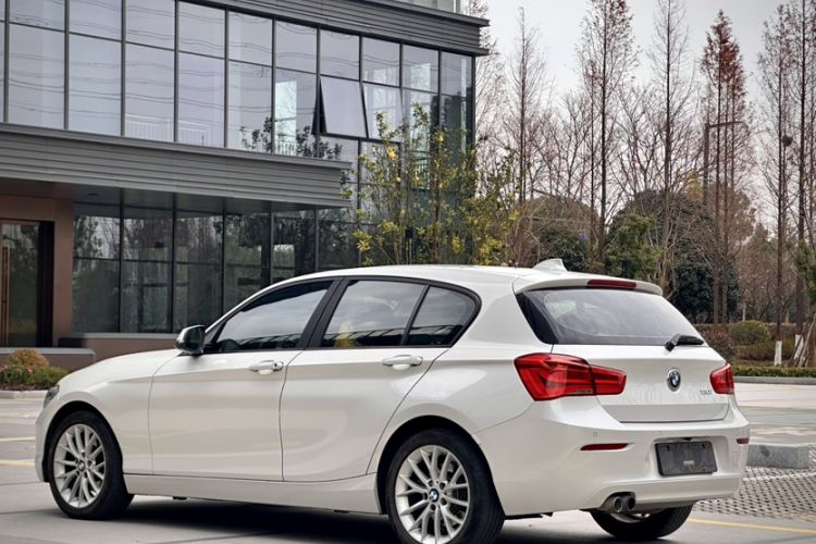 Used BMW 1 Series 2016 120i Leading Model Exterior 5
