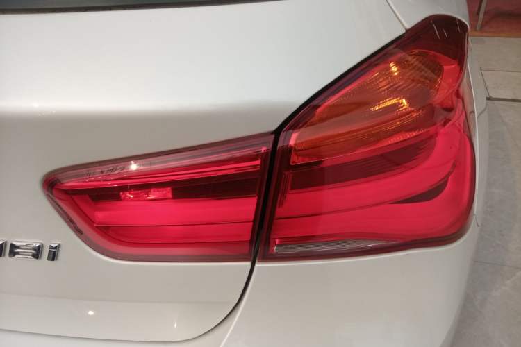 Used BMW 1 Series 2016 118i Leading Model Exterior 6