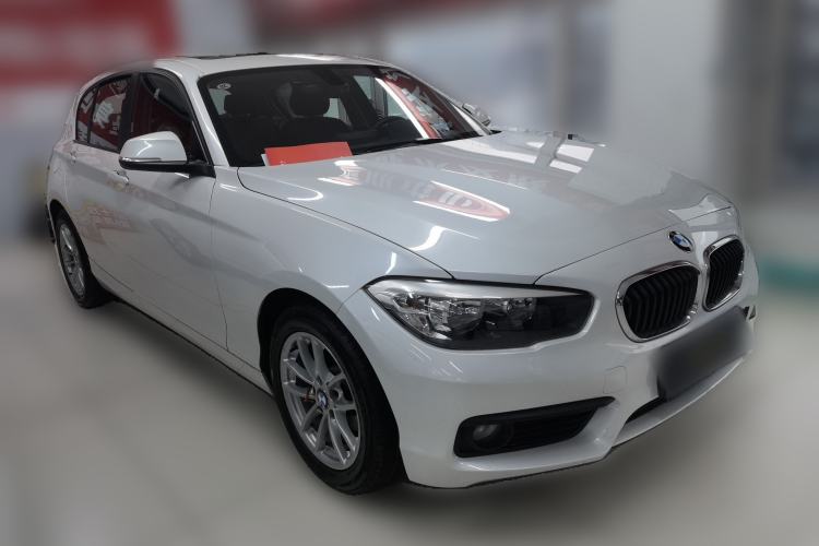 Used BMW 1 Series 2016 118i Urban Design Package Front Right 45 Deg