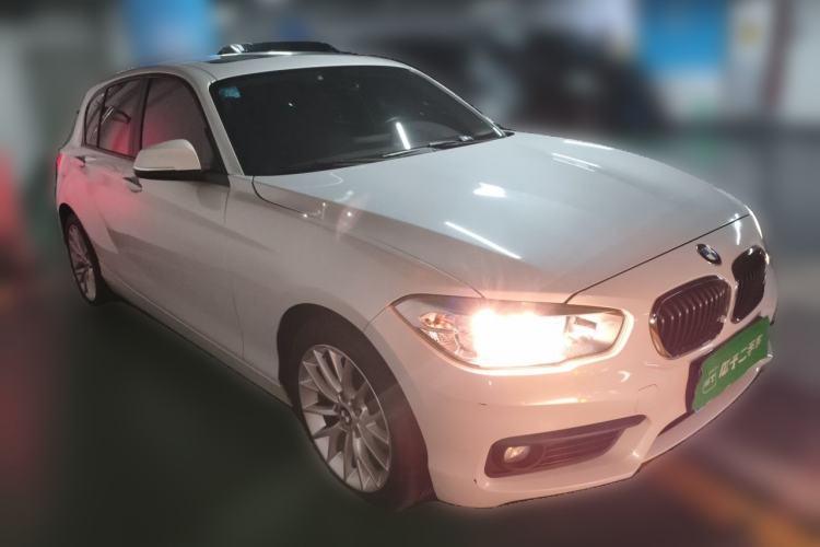 Used BMW 1 Series 2016 120i Leading Model Front Right 45 Deg