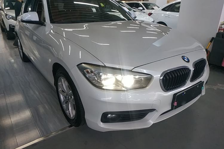 Used BMW 1 Series 2016 118i Leading Model Front Right 45 Deg
