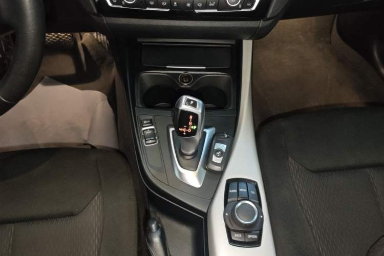 Used BMW 1 Series 2016 120i Leading Model Gear Lever