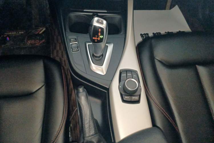 Used BMW 1 Series 2016 120i Leading Model Gear Lever