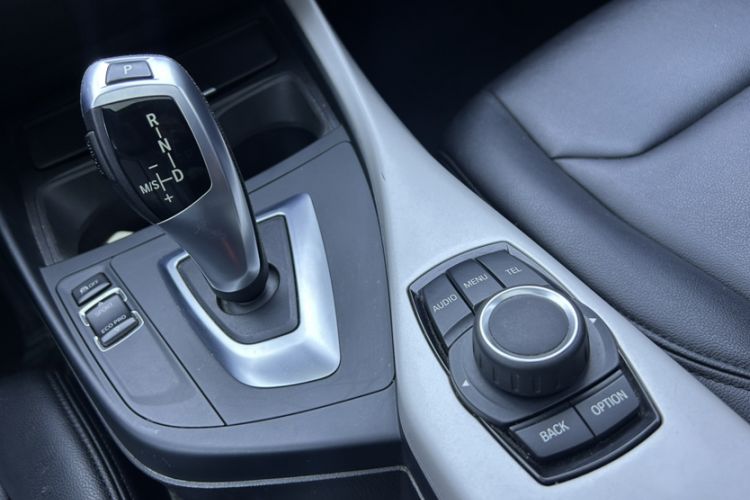 Used BMW 1 Series 2016 120i Leading Model Gear Lever