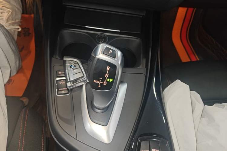Used BMW 1 Series 2016 120i Sport Design Package Gear Lever