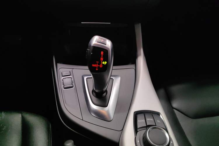 Used BMW 1 Series 2016 120i Leading Model Gear Lever
