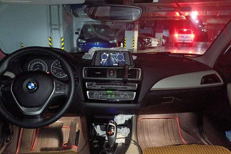Used BMW 1 Series 2016 118i Leading Model Headliner