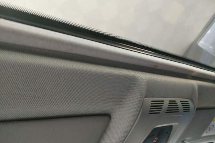 Used BMW 1 Series 2016 120i Leading Model Headliner